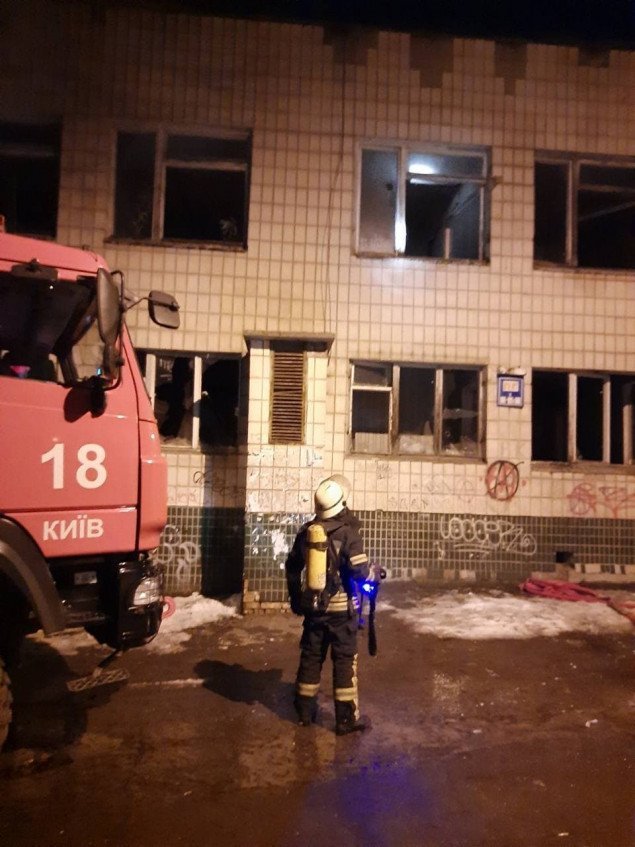 Во время пожара во дворе дома на улице Якуба Коласа погиб мужчина