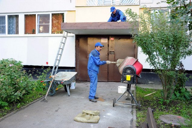 В Дарницком районе Киева отремонтируют входы в подъезды 5 домов (адреса)