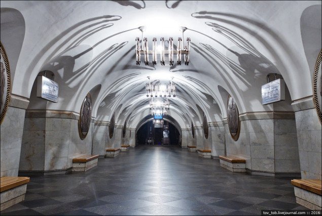 Все “заминированные” станции метро в Киеве возобновили работу