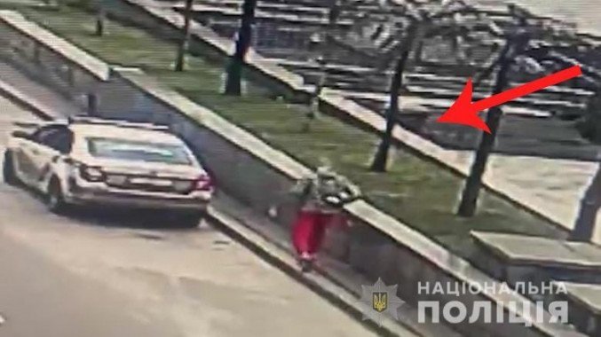 Киевлянин ради просмотров видео в интернете атаковал полицейских тарелкой со сливками на Майдане Независимости (фото, видео)