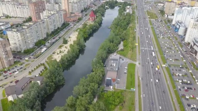 В Киеве будут судить жителя столицы по обвинению в захвате земли на берегу озера Серебряный Кол