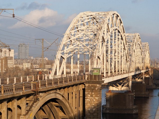 “Укравтодор” и “Укрзализныця” пообещали завершить строительство Дарницкого моста в Киеве до конца 2021 года