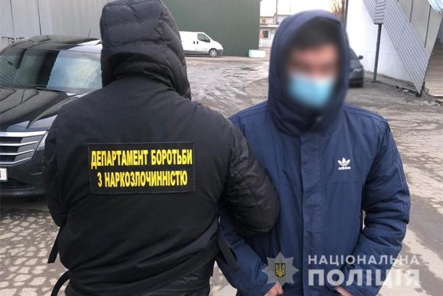 В Киеве полицейские изъяли у наркодилера кокаина на 400 тысяч гривен (фото)