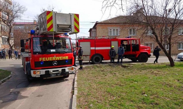 В поселке Немешаево на Киевщине соседи вывели 12-летнего мальчика из горящей квартиры (фото)