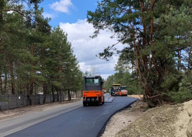 На Київщині капітально ремонтують дорогу між Макарівською та Немішаївською громадами