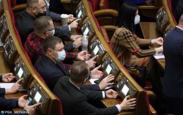 ВР одобрила усиление наказания за ложь в декларациях госчиновников и депутатов