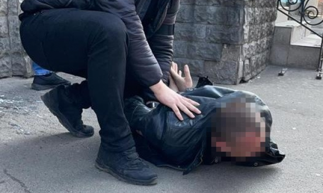 СБУ поймала еще одного киевского полицейского при получении взятки (фото)