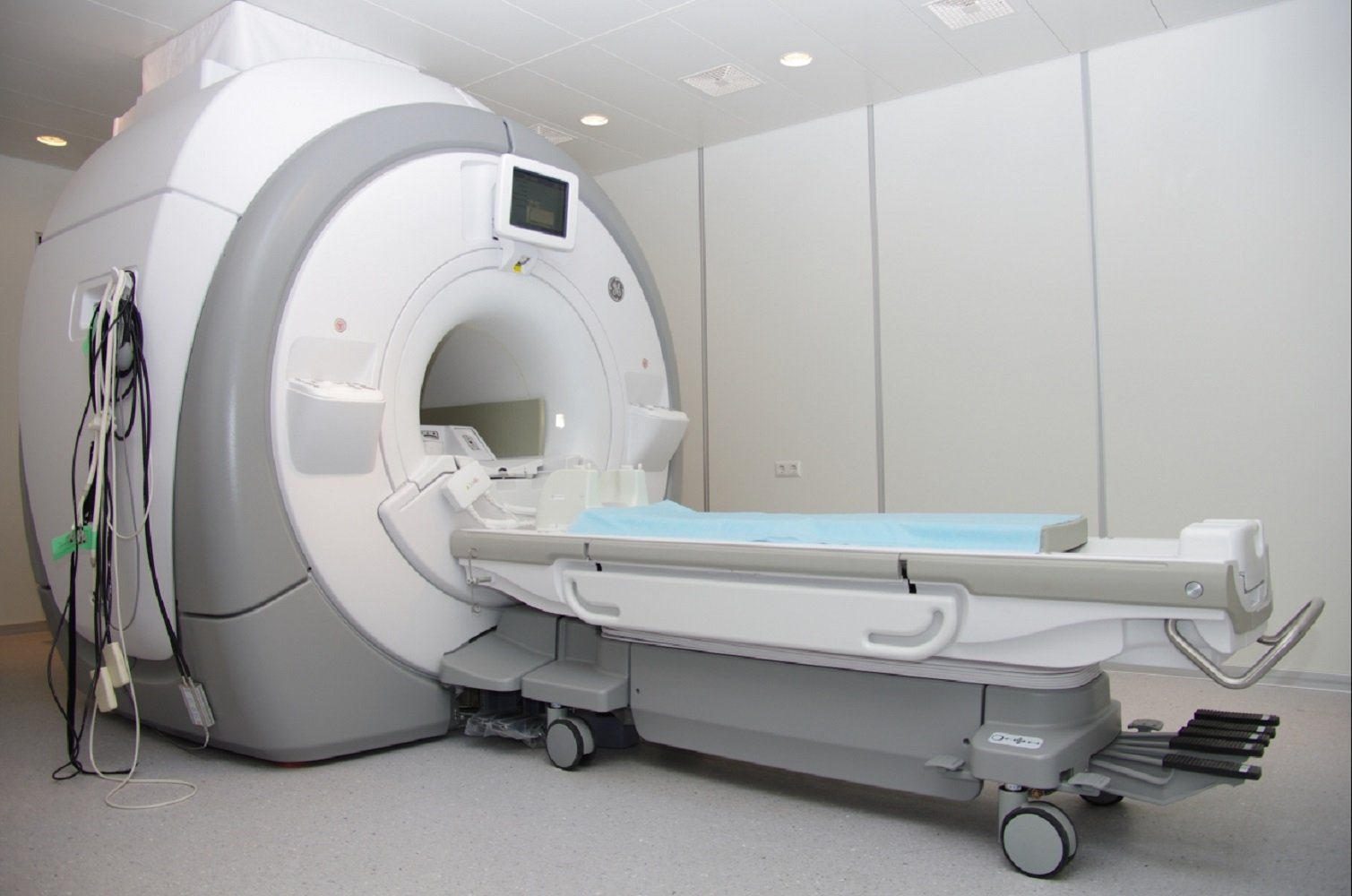 Где можно сделать мрт. Мрт 24 томограф. Мрт эксперт в Челябинске. Мрт центр Серпухов. Магнито-резонансная томография томограмма.