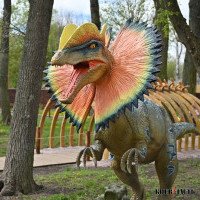 Когти и клыки: в Киеве открылся самый большой парк динозавров в Украине (фото)
