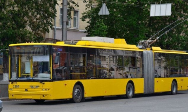В воскресенье, 30 мая, в Киеве изменят маршруты полутора десятков автобусов и троллейбусов