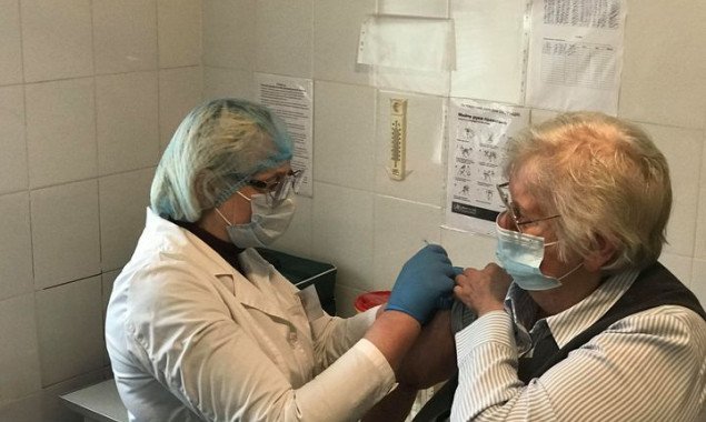 Люди віком 60+ складають майже 50% від усіх вакцинованих на Київщині