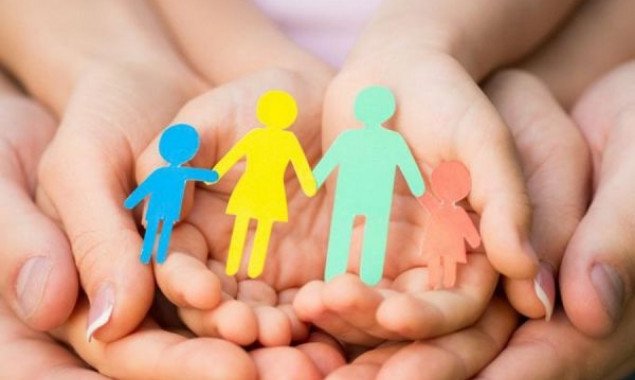 Кабмин предлагает изменить порядок усыновления детей