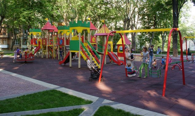 В Оболонском районе установят 19 детских площадок (адреса)