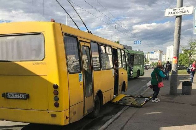 В Киеве маршрутка “потеряла” двери
