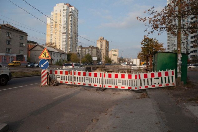 Столичную власть просят завершить ремонт Новодарницкого коллектора