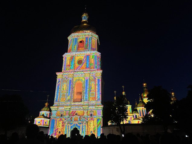 В рамках “Французской весны в Украине” на Софийской площади состоялось зрелищное световое шоу (фото, видео)