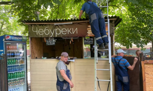 С улиц Киева планируют убрать 36 элементов благоустройства