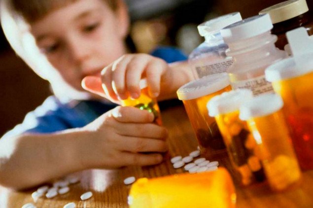 Рада поддержала законопроект о запрете продажи лекарств детям до 14 лет