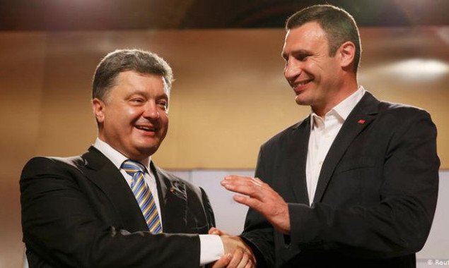 Порошенко и Кличко объединились, чтобы было легче отбиваться от обвинений в коррупции и сотрудничестве с Медведчуком, - Шнайдер