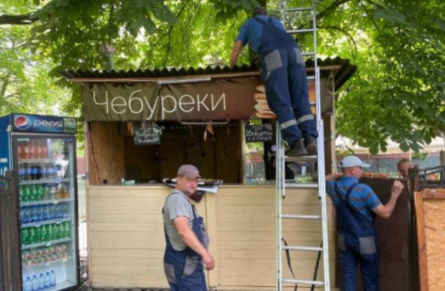 За неделю в Киеве демонтировали почти три сотни элементов благоустройства (иконографика)