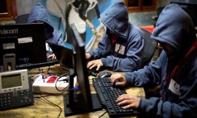 В столице и на Киевщине задержали хакеров, нанесших иностранных компаниям ущерб на полмиллиарда долларов (видео)