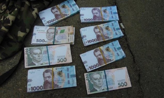 Столичные полицейские подозревают мужчину в мошенничестве при обмене валют