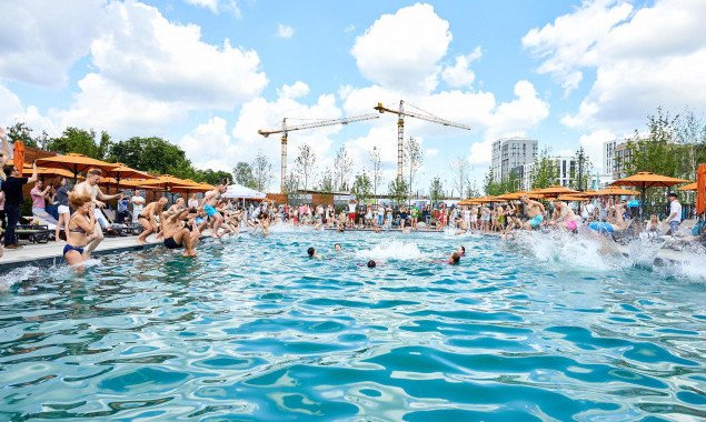 В ЖК Файна Таун от KAN открылся уникальный пляжный комплекс с бассейнами под открытым небом и огромной рекреационной зоной