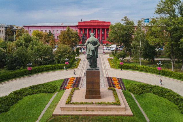 Столичную власть просят проверить безопасность и законность размещения аттракционов в парке Шевченко