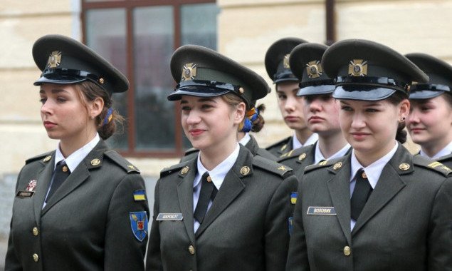 Киевский военный лицей имени Богуна впервые выпустил девушек-лицеисток