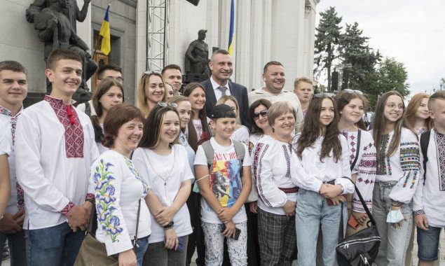 Виталий Кличко поздравил украинцев с Днем Конституции и принял участие в торжествах в парламенте (фото)