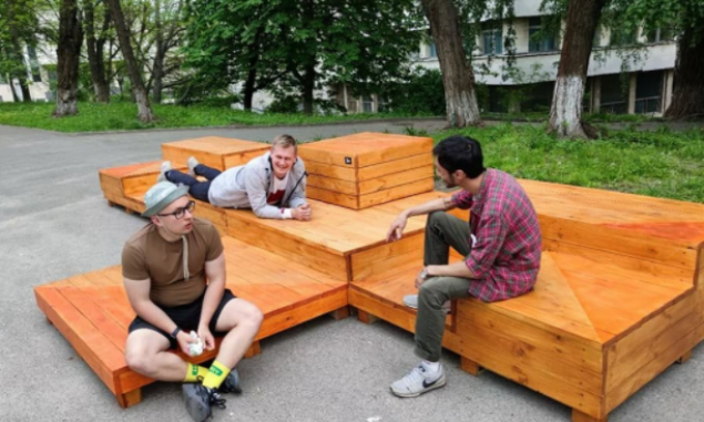 Кличко попросили разрешить поставить дизайнерскую скамейку на пешеходной улице Политехнической