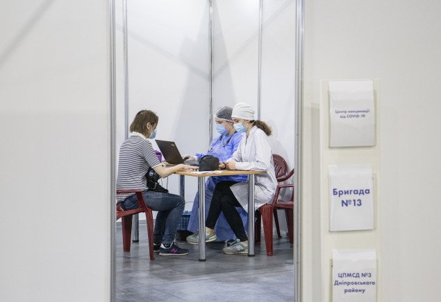 В Киеве оптимизировали процесс вакцинации в Международном выставочном центре
