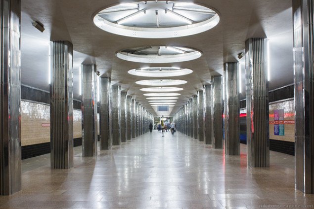 В Киеве из-за сильного ливня временно закрыли станцию метро “Берестейская”