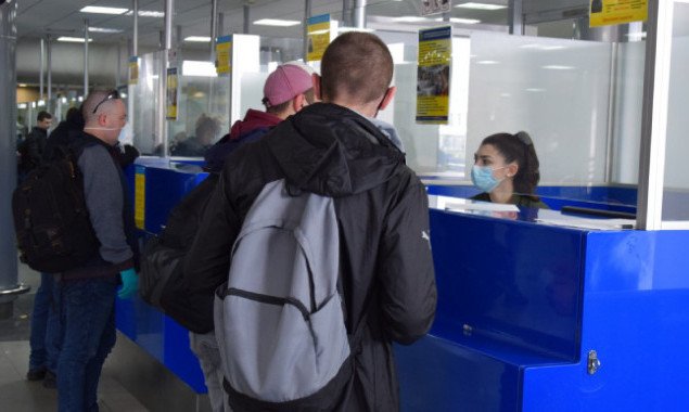Въезжающих граждан из РФ и Индии в Украину обяжут пройти 14 дневную самоизоляцию