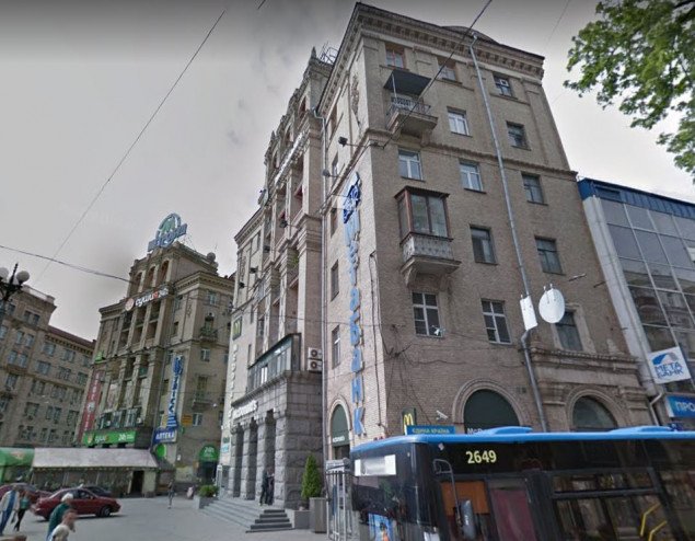 Киевляне обеспокоены возникновением надстройки на доме, фасад которого выходит на Майдан
