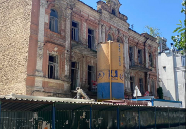 “Дом Рутковского” в центре Киева окопали под застройку