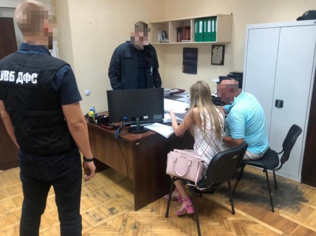 Еще одного инспектора Киевской таможни подозревают в злоупотреблении при оформлении нефтепродуктов на 6,5 млн гривен