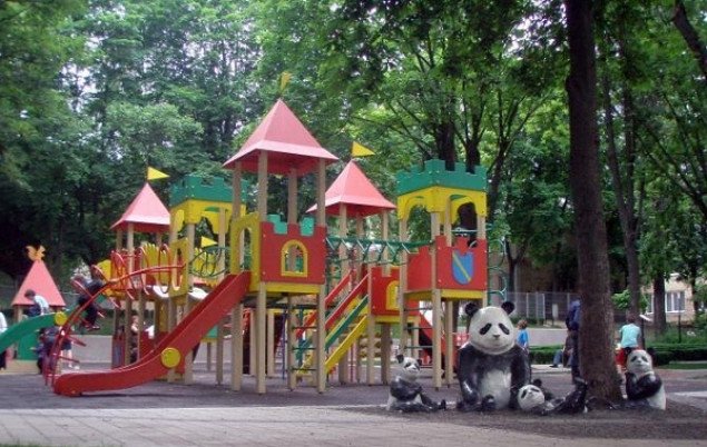 В Дарницком районе Киева установят 5 детских площадок (адреса)