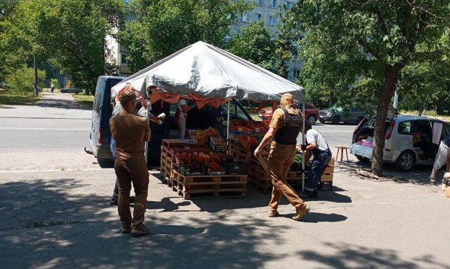 Кулеба инициирует в Киеве силовые рейды по борьбе со стихийной торговлей