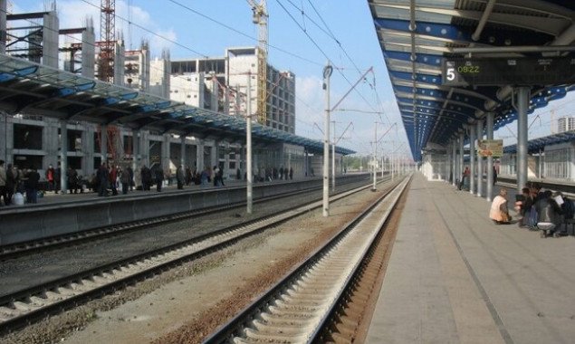 Более десяти рейсов задерживаются в пути из-за схода с рельсов хозяйственного поезда на Киевщине