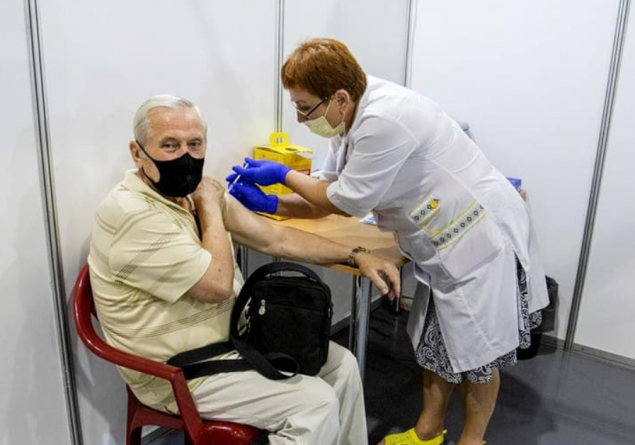 За сутки в Украине привились от коронавируса почти 153 тысячи человек