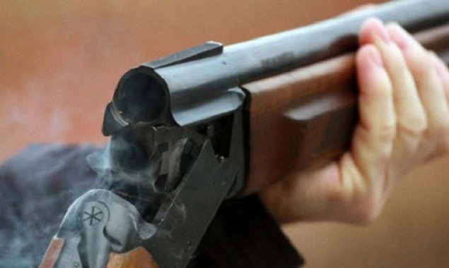 На Киевщине владелец фирмы стрелял из ружья по работнику, который пришел за зарплатой