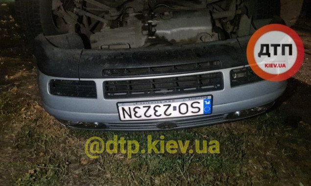 На Киевщине перевернулся автомобиль с 13 людьми в салоне, погибли два человека (фото)