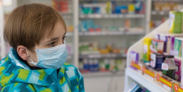 Детям до 14 лет лекарства продавать запретят - президент подписал закон