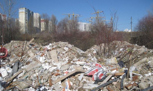 Столичные власти просят навести порядок с утилизацией строительного мусора