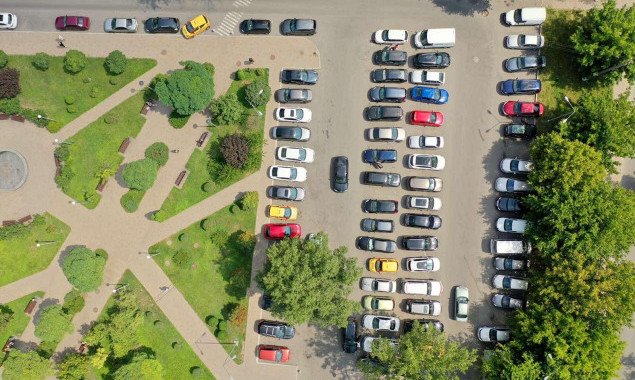 Киевляне против платных парковок возле жилых домов, - депутат Трубицын