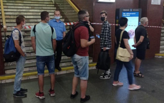 Пересадка между станциями метро “Золотые ворота” и “Театральная” закрыта из-за проверки на минирование