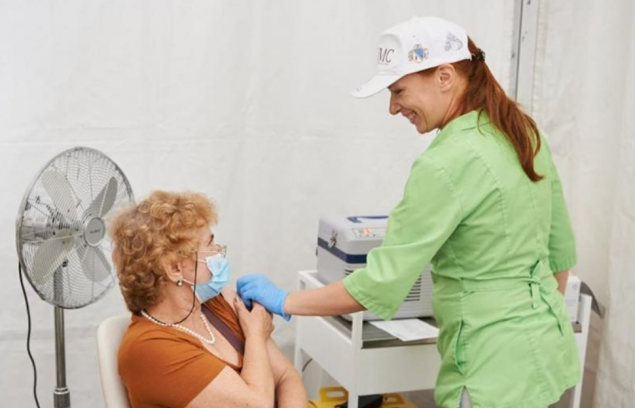 Более 38 тысяч человек вакцинировались в Украине за сутки