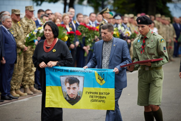 Погибшим в 2014 году бойцу “Правого сектора” Горбенко и журналисту-айдаровцу Гурняку присвоили звания Героев Украины