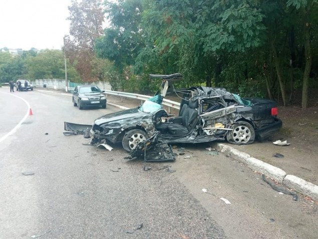 На Киевщине автомобиль “Ауди” с семьей врезался в грузовик (фото)